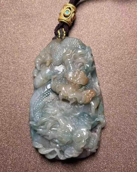 双龙护主
